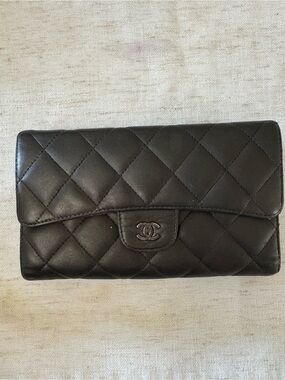 CHANEL Black Quilted Leather Flap Wallet with CC Turnlock